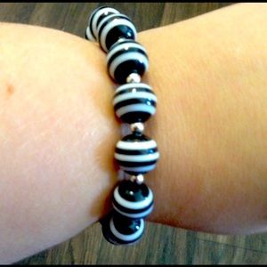NWT Handmade chunky zebra inspired beaded bracelet